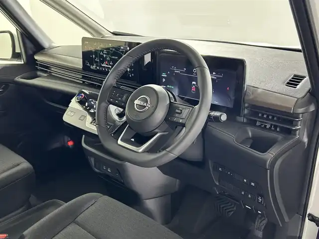 日産 セレナ e－パワー ハイウェイスター V 佐賀県 2025(令7)年 0.1千km プリズムホワイト 登録済み未使用車/純正12.3インチナビ/全方位カメラ/デジタルインナールームミラー/プロパイロット/衝突被害軽減システム/レーダークルーズコントロール/レーンアシスト/ブラインドスポットモニター/先行車発信お知らせ機能/ロードサインアシスト/オートライト/オートマチックハイビーム/LEDヘッドライト/LEDフォグライト/電動パーキング/ブレーキホールド/ビルトインETC2.0/純正ナビ内蔵型前後ドライブレコーダー/両側パワースライドドア/ハンズフリースライドドア/シートバックテーブル/ISOFIX対応/後席サンシェード/HDMI接続/置くだけ充電/純正16インチアルミホイール/スマートキー/スペアキー×１