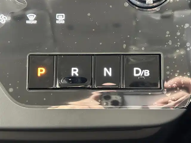 日産 セレナ e－パワー ハイウェイスター V 佐賀県 2025(令7)年 0.1千km プリズムホワイト 登録済み未使用車/純正12.3インチナビ/全方位カメラ/デジタルインナールームミラー/プロパイロット/衝突被害軽減システム/レーダークルーズコントロール/レーンアシスト/ブラインドスポットモニター/先行車発信お知らせ機能/ロードサインアシスト/オートライト/オートマチックハイビーム/LEDヘッドライト/LEDフォグライト/電動パーキング/ブレーキホールド/ビルトインETC2.0/純正ナビ内蔵型前後ドライブレコーダー/両側パワースライドドア/ハンズフリースライドドア/シートバックテーブル/ISOFIX対応/後席サンシェード/HDMI接続/置くだけ充電/純正16インチアルミホイール/スマートキー/スペアキー×１