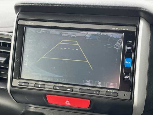 ホンダ Ｎ ＢＯＸ G SSパッケージ 茨城県 2017(平29)年 1.8万km ブリティッシュグリーンP 純正7インチナビ/（AM/FM/Bluetooth接続/CD/DVD/フルセグTV）/バックカメラ/純正ETC/片側パワースライドドア/前席シートヒーター/純正フロアマット/スマートキー/ステアリングスイッチ/ドアバイザー/ヘッドライトレベライザー/横滑り防止装置/プッシュスタート