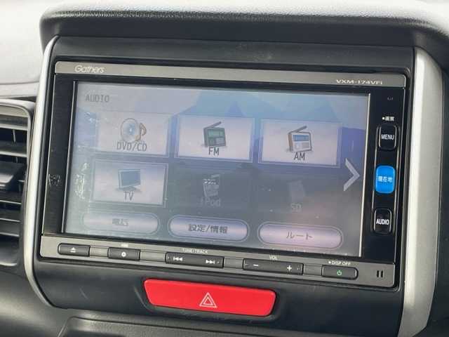 ホンダ Ｎ ＢＯＸ G SSパッケージ 茨城県 2017(平29)年 1.8万km ブリティッシュグリーンP 純正7インチナビ/（AM/FM/Bluetooth接続/CD/DVD/フルセグTV）/バックカメラ/純正ETC/片側パワースライドドア/前席シートヒーター/純正フロアマット/スマートキー/ステアリングスイッチ/ドアバイザー/ヘッドライトレベライザー/横滑り防止装置/プッシュスタート