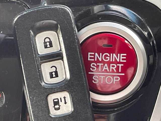 ホンダ Ｎ ＢＯＸ G SSパッケージ 茨城県 2017(平29)年 1.8万km ブリティッシュグリーンP 純正7インチナビ/（AM/FM/Bluetooth接続/CD/DVD/フルセグTV）/バックカメラ/純正ETC/片側パワースライドドア/前席シートヒーター/純正フロアマット/スマートキー/ステアリングスイッチ/ドアバイザー/ヘッドライトレベライザー/横滑り防止装置/プッシュスタート