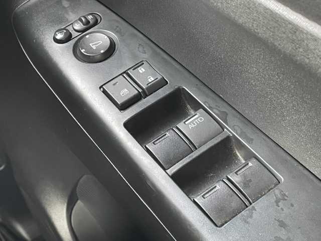 ホンダ Ｎ ＢＯＸ G SSパッケージ 茨城県 2017(平29)年 1.8万km ブリティッシュグリーンP 純正7インチナビ/（AM/FM/Bluetooth接続/CD/DVD/フルセグTV）/バックカメラ/純正ETC/片側パワースライドドア/前席シートヒーター/純正フロアマット/スマートキー/ステアリングスイッチ/ドアバイザー/ヘッドライトレベライザー/横滑り防止装置/プッシュスタート