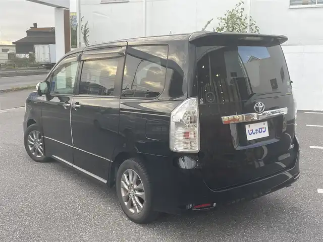 トヨタ ヴォクシー ZS 煌Ⅱ 千葉県 2012(平24)年 8.6万km ブラック (株)IDOMが運営する【じしゃロン八千代店】の自社ローン対象車両になります。こちらは現金またはオートローンご利用時の価格です。自社ローンご希望の方は別途その旨お申付け下さい/純正ナビ/純正CD/DVD/SD/BT/DTV/フリップダウンモニター/両側パワースライドドア/HID/スマートキー