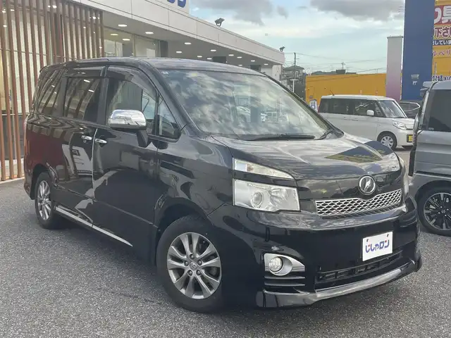 トヨタ ヴォクシー ZS 煌Ⅱ 千葉県 2012(平24)年 8.6万km ブラック (株)IDOMが運営する【じしゃロン八千代店】の自社ローン対象車両になります。こちらは現金またはオートローンご利用時の価格です。自社ローンご希望の方は別途その旨お申付け下さい/純正ナビ/純正CD/DVD/SD/BT/DTV/フリップダウンモニター/両側パワースライドドア/HID/スマートキー
