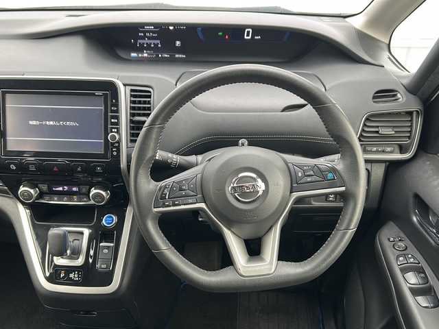 日産 セレナ e－パワー ハイウェイスター V 三重県 2019(平31)年 4万km ブリリアントホワイトパール 純正9型ナビ /全周囲カメラ/デジタルインナーミラー /プロパイロット /スペアキー /パーキングアシスト /前後コーナーセンサー /前方ドライブレコーダー/両側パワースライドドア/ビルトインETC/レーダークルーズコントロール /レーンキープアシスト/衝突軽減ブレーキ/革巻きステアリング/ステアリングスイッチ/電子パーキング/純正フロアマット/LEDヘッドライト/オートハイビーム /オートライト/電動格納ミラー/禁煙車