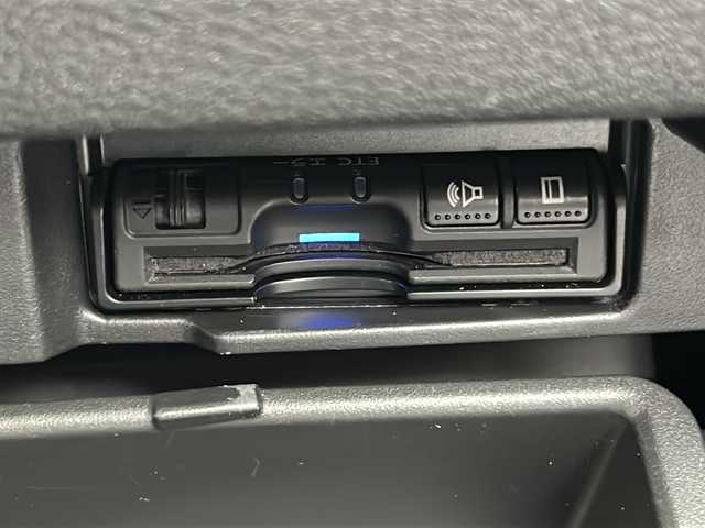 日産 セレナ e－パワー ハイウェイスター V 三重県 2019(平31)年 4万km ブリリアントホワイトパール 純正9型ナビ /全周囲カメラ/デジタルインナーミラー /プロパイロット /スペアキー /パーキングアシスト /前後コーナーセンサー /前方ドライブレコーダー/両側パワースライドドア/ビルトインETC/レーダークルーズコントロール /レーンキープアシスト/衝突軽減ブレーキ/革巻きステアリング/ステアリングスイッチ/電子パーキング/純正フロアマット/LEDヘッドライト/オートハイビーム /オートライト/電動格納ミラー/禁煙車