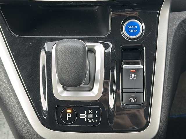 日産 セレナ e－パワー ハイウェイスター V 三重県 2019(平31)年 4万km ブリリアントホワイトパール 純正9型ナビ /全周囲カメラ/デジタルインナーミラー /プロパイロット /スペアキー /パーキングアシスト /前後コーナーセンサー /前方ドライブレコーダー/両側パワースライドドア/ビルトインETC/レーダークルーズコントロール /レーンキープアシスト/衝突軽減ブレーキ/革巻きステアリング/ステアリングスイッチ/電子パーキング/純正フロアマット/LEDヘッドライト/オートハイビーム /オートライト/電動格納ミラー/禁煙車