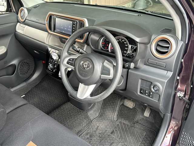 トヨタ パッソ モーダ 静岡県 2021(令3)年 2.3万km プラムブラウンパールクリスタルシャイン 純正SDナビ/・CD/・フルセグＴＶ/・Bluetooth/・AM/・FM/主要装備/・衝突軽減/・横滑り防止装置/・バックカメラ/・純正ドラレコ前後/・純正フロアマット/・LEDヘッドライト/・オートライト/・フォグランプ/・スマートキー/・プッシュスタート/・スペアキー1本/・Wエアバック/・オートエアコン