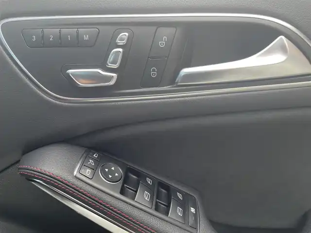 メルセデス・ベンツ ＣＬＡ１８０ AMG スタイル 栃木県 2017(平29)年 1.6万km カルサイトホワイト レーダーセーフティパッケージ/キーレスゴー/ナビ/フルセグTV/バックカメラ/ETC/ACC/レーンキープアシスト/ブラインドスポット/アクティブブレーキアシスト/パークトロニック/ハーフレザー/パワーシート/シートヒーター/LEDヘッドライト/オートライト/ドライブレコーダー