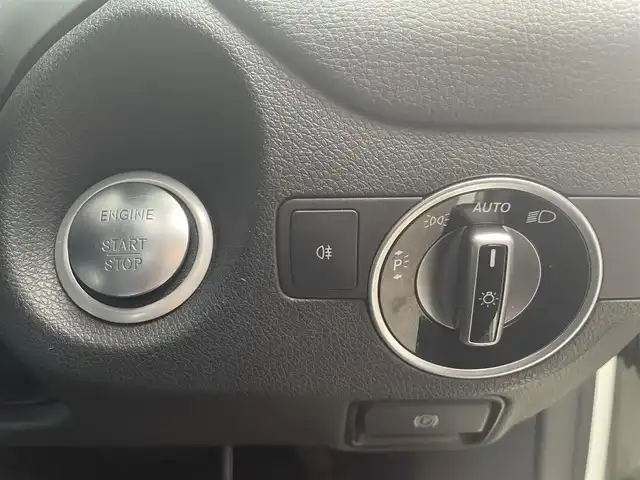 メルセデス・ベンツ ＣＬＡ１８０ AMG スタイル 栃木県 2017(平29)年 1.6万km カルサイトホワイト レーダーセーフティパッケージ/キーレスゴー/ナビ/フルセグTV/バックカメラ/ETC/ACC/レーンキープアシスト/ブラインドスポット/アクティブブレーキアシスト/パークトロニック/ハーフレザー/パワーシート/シートヒーター/LEDヘッドライト/オートライト/ドライブレコーダー