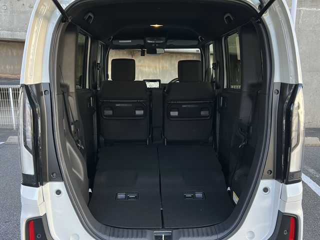 ホンダ Ｎ ＢＯＸ カスタム 愛知県 2024(令6)年 0.4万km プラチナホワイトパール ワンオーナー/禁煙車/純正８インチナビ/バックカメラ/両側パワースライドドア/前方ドライブレコーダー（DRH-229ND）/前席シートヒーター/Honda　SENSING/・衝突軽減ブレーキ/・先行者発進お知らせ機能/・歩行者事故低減ステアリング/・路外逸脱抑制機能/・渋滞追従機能付クルーズコントロール/・車線維持支援システム/・オートハイビーム/・パーキングアシスト/・近距離衝突軽減ブレーキ/オートブレーキホールド/クリアランスソナー/タイプC充電口/LEDヘッドライト/オートライト/ヘッドライトレベライザー/純正フロアマット/ISOFIX/ディーラー整備記録簿（R7/3・R7/7）/保証書/取扱説明書/スペアスマートキー