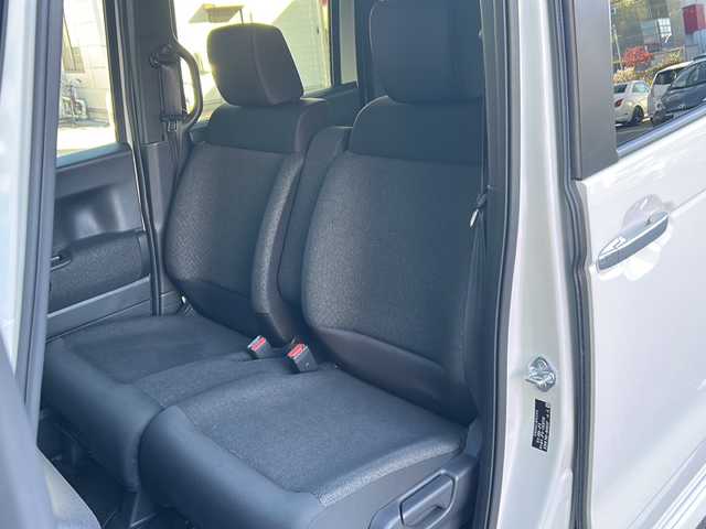 ホンダ Ｎ ＢＯＸ カスタム 愛知県 2024(令6)年 0.4万km プラチナホワイトパール ワンオーナー/禁煙車/純正８インチナビ/バックカメラ/両側パワースライドドア/前方ドライブレコーダー（DRH-229ND）/前席シートヒーター/Honda　SENSING/・衝突軽減ブレーキ/・先行者発進お知らせ機能/・歩行者事故低減ステアリング/・路外逸脱抑制機能/・渋滞追従機能付クルーズコントロール/・車線維持支援システム/・オートハイビーム/・パーキングアシスト/・近距離衝突軽減ブレーキ/オートブレーキホールド/クリアランスソナー/タイプC充電口/LEDヘッドライト/オートライト/ヘッドライトレベライザー/純正フロアマット/ISOFIX/ディーラー整備記録簿（R7/3・R7/7）/保証書/取扱説明書/スペアスマートキー