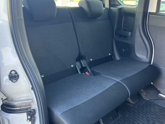 ホンダ Ｎ ＢＯＸ カスタム 愛知県 2024(令6)年 0.4万km プラチナホワイトパール ワンオーナー/禁煙車/純正８インチナビ/バックカメラ/両側パワースライドドア/前方ドライブレコーダー（DRH-229ND）/前席シートヒーター/Honda　SENSING/・衝突軽減ブレーキ/・先行者発進お知らせ機能/・歩行者事故低減ステアリング/・路外逸脱抑制機能/・渋滞追従機能付クルーズコントロール/・車線維持支援システム/・オートハイビーム/・パーキングアシスト/・近距離衝突軽減ブレーキ/オートブレーキホールド/クリアランスソナー/タイプC充電口/LEDヘッドライト/オートライト/ヘッドライトレベライザー/純正フロアマット/ISOFIX/ディーラー整備記録簿（R7/3・R7/7）/保証書/取扱説明書/スペアスマートキー