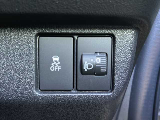 ホンダ Ｎ ＢＯＸ カスタム 愛知県 2024(令6)年 0.4万km プラチナホワイトパール ワンオーナー/禁煙車/純正８インチナビ/バックカメラ/両側パワースライドドア/前方ドライブレコーダー（DRH-229ND）/前席シートヒーター/Honda　SENSING/・衝突軽減ブレーキ/・先行者発進お知らせ機能/・歩行者事故低減ステアリング/・路外逸脱抑制機能/・渋滞追従機能付クルーズコントロール/・車線維持支援システム/・オートハイビーム/・パーキングアシスト/・近距離衝突軽減ブレーキ/オートブレーキホールド/クリアランスソナー/タイプC充電口/LEDヘッドライト/オートライト/ヘッドライトレベライザー/純正フロアマット/ISOFIX/ディーラー整備記録簿（R7/3・R7/7）/保証書/取扱説明書/スペアスマートキー