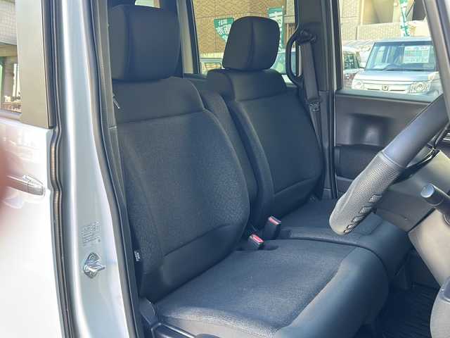 ホンダ Ｎ ＢＯＸ カスタム 愛知県 2024(令6)年 0.4万km プラチナホワイトパール ワンオーナー/禁煙車/純正８インチナビ/バックカメラ/両側パワースライドドア/前方ドライブレコーダー（DRH-229ND）/前席シートヒーター/Honda　SENSING/・衝突軽減ブレーキ/・先行者発進お知らせ機能/・歩行者事故低減ステアリング/・路外逸脱抑制機能/・渋滞追従機能付クルーズコントロール/・車線維持支援システム/・オートハイビーム/・パーキングアシスト/・近距離衝突軽減ブレーキ/オートブレーキホールド/クリアランスソナー/タイプC充電口/LEDヘッドライト/オートライト/ヘッドライトレベライザー/純正フロアマット/ISOFIX/ディーラー整備記録簿（R7/3・R7/7）/保証書/取扱説明書/スペアスマートキー