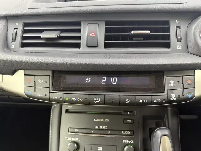 レクサス ＣＴ 200h バージョンC 愛知県 2014(平26)年 6.7万km マダーレッド 純正ナビ（フルセグＴＶ・Ｂｌｕｅｔｏｏｔｈ・ＣＤ・ＤＶＤ・ラジオ）/バックカメラ/純正ドライブレコーダー/ＥＴＣ/前席パワーシート/クルーズコントロール/前席シートヒーター/パドルシフト/ステアリングリモコン/コーナーセンサー/横滑り防止装置/盗難防止装置/純正フロアマット/純正アルミホイール/ＬＥＤオートライト/オートエアコン/プッシュスタート