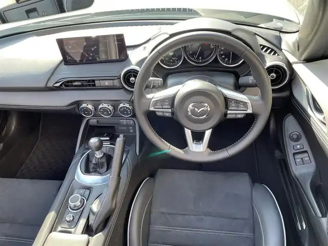 マツダ ロードスター RS 神奈川県 2025(令7)年 0.4万km グレー ワンオーナー/RAYS製鍛造16インチ純正アルミ/ブレンボブレーキ/純正RECAROハーフレザーシート/BOSEサウンド/純正メモリーナビ・地デジTV/純正USB/BT再生/AppleCarPlay/AndroidAuto/バックモニター/ETC/レーダークルーズコントロール/衝突軽減ブレーキ/LKA/BSM/コーナーセンサー/オートハイビーム/LEDヘッドライト/LEDデイライト/シートヒーター/プッシュスタート/スマートキー×2/R7年ディーラー整備記録/保証書・取説あり