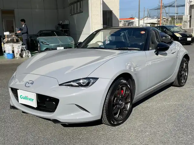 マツダ ロードスター RS 神奈川県 2025(令7)年 0.4万km グレー ワンオーナー/RAYS製鍛造16インチ純正アルミ/ブレンボブレーキ/純正RECAROハーフレザーシート/BOSEサウンド/純正メモリーナビ・地デジTV/純正USB/BT再生/AppleCarPlay/AndroidAuto/バックモニター/ETC/レーダークルーズコントロール/衝突軽減ブレーキ/LKA/BSM/コーナーセンサー/オートハイビーム/LEDヘッドライト/LEDデイライト/シートヒーター/プッシュスタート/スマートキー×2/R7年ディーラー整備記録/保証書・取説あり
