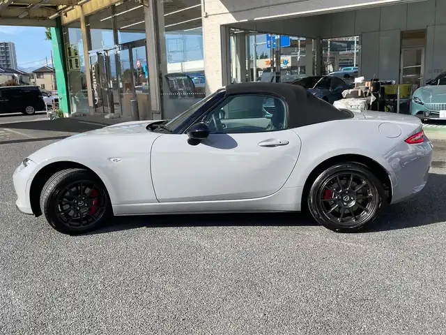 マツダ ロードスター RS 神奈川県 2025(令7)年 0.4万km グレー ワンオーナー/RAYS製鍛造16インチ純正アルミ/ブレンボブレーキ/純正RECAROハーフレザーシート/BOSEサウンド/純正メモリーナビ・地デジTV/純正USB/BT再生/AppleCarPlay/AndroidAuto/バックモニター/ETC/レーダークルーズコントロール/衝突軽減ブレーキ/LKA/BSM/コーナーセンサー/オートハイビーム/LEDヘッドライト/LEDデイライト/シートヒーター/プッシュスタート/スマートキー×2/R7年ディーラー整備記録/保証書・取説あり