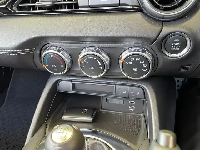 マツダ ロードスター RS 神奈川県 2025(令7)年 0.4万km グレー ワンオーナー/RAYS製鍛造16インチ純正アルミ/ブレンボブレーキ/純正RECAROハーフレザーシート/BOSEサウンド/純正メモリーナビ・地デジTV/純正USB/BT再生/AppleCarPlay/AndroidAuto/バックモニター/ETC/レーダークルーズコントロール/衝突軽減ブレーキ/LKA/BSM/コーナーセンサー/オートハイビーム/LEDヘッドライト/LEDデイライト/シートヒーター/プッシュスタート/スマートキー×2/R7年ディーラー整備記録/保証書・取説あり