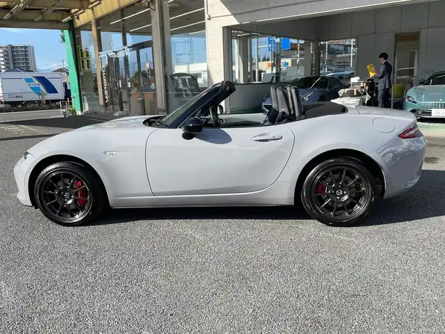 マツダ ロードスター RS 神奈川県 2025(令7)年 0.4万km グレー ワンオーナー/RAYS製鍛造16インチ純正アルミ/ブレンボブレーキ/純正RECAROハーフレザーシート/BOSEサウンド/純正メモリーナビ・地デジTV/純正USB/BT再生/AppleCarPlay/AndroidAuto/バックモニター/ETC/レーダークルーズコントロール/衝突軽減ブレーキ/LKA/BSM/コーナーセンサー/オートハイビーム/LEDヘッドライト/LEDデイライト/シートヒーター/プッシュスタート/スマートキー×2/R7年ディーラー整備記録/保証書・取説あり