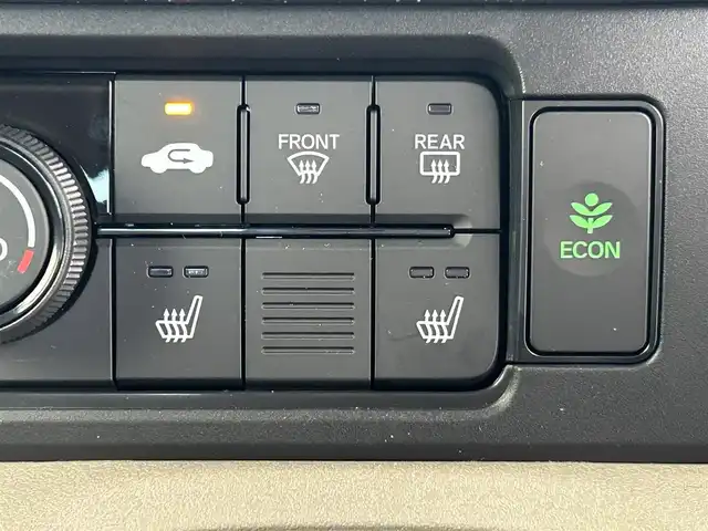 ホンダ Ｎ ＢＯＸ JOY ターボ 千葉県 2024(令6)年 0.2万km ベージュⅡ 禁煙車/純正9型ナビ/・LXU-242NBi/・CD/DVD/BT/ACP/AA/フルセグ/Honda SENSING/・衝突軽減ブレーキ（CMBS）/・先行車発進お知らせ機能/・歩行者事故低減ステアリング/・路外逸脱抑制機能/・標識認識機能/・渋滞追従機能付アダプティブクルーズコントロール（ACC）/・車線維持支援システム（LKAS）/・誤発進抑制機能/・後方誤発進抑制機能/・近距離衝突軽減ブレーキ/・急アクセル抑制機能/・パーキングセンサーシステム/・オートハイビーム/バックカメラ/7インチTFT液晶メーター/電子制御パーキングブレーキ/オートブレーキホールド機能/ETC/前席シートヒーター/ハーフレザーシート/両側パワースライドドア/コーナーセンサー/パドルシフト/LEDヘッドライト/スマートキー/スペアキー