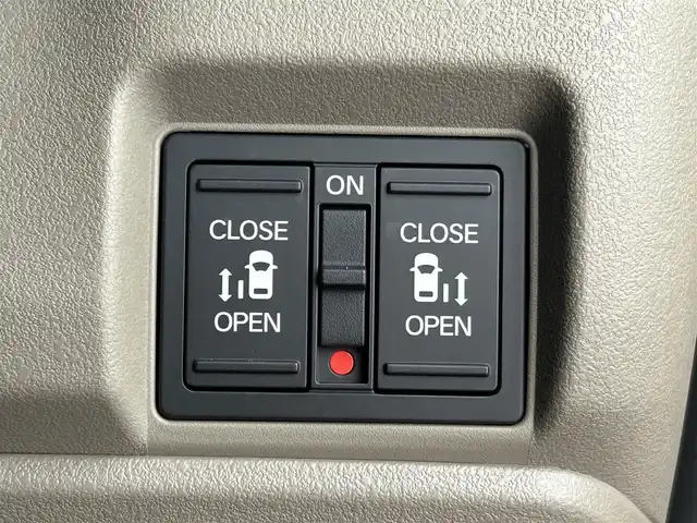 ホンダ Ｎ ＢＯＸ JOY ターボ 千葉県 2024(令6)年 0.2万km ベージュⅡ 禁煙車/純正9型ナビ/・LXU-242NBi/・CD/DVD/BT/ACP/AA/フルセグ/Honda SENSING/・衝突軽減ブレーキ（CMBS）/・先行車発進お知らせ機能/・歩行者事故低減ステアリング/・路外逸脱抑制機能/・標識認識機能/・渋滞追従機能付アダプティブクルーズコントロール（ACC）/・車線維持支援システム（LKAS）/・誤発進抑制機能/・後方誤発進抑制機能/・近距離衝突軽減ブレーキ/・急アクセル抑制機能/・パーキングセンサーシステム/・オートハイビーム/バックカメラ/7インチTFT液晶メーター/電子制御パーキングブレーキ/オートブレーキホールド機能/ETC/前席シートヒーター/ハーフレザーシート/両側パワースライドドア/コーナーセンサー/パドルシフト/LEDヘッドライト/スマートキー/スペアキー