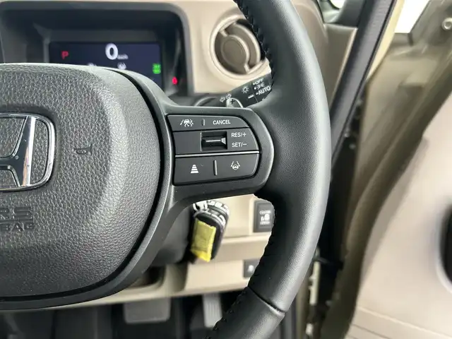 ホンダ Ｎ ＢＯＸ JOY ターボ 千葉県 2024(令6)年 0.2万km ベージュⅡ 禁煙車/純正9型ナビ/・LXU-242NBi/・CD/DVD/BT/ACP/AA/フルセグ/Honda SENSING/・衝突軽減ブレーキ（CMBS）/・先行車発進お知らせ機能/・歩行者事故低減ステアリング/・路外逸脱抑制機能/・標識認識機能/・渋滞追従機能付アダプティブクルーズコントロール（ACC）/・車線維持支援システム（LKAS）/・誤発進抑制機能/・後方誤発進抑制機能/・近距離衝突軽減ブレーキ/・急アクセル抑制機能/・パーキングセンサーシステム/・オートハイビーム/バックカメラ/7インチTFT液晶メーター/電子制御パーキングブレーキ/オートブレーキホールド機能/ETC/前席シートヒーター/ハーフレザーシート/両側パワースライドドア/コーナーセンサー/パドルシフト/LEDヘッドライト/スマートキー/スペアキー