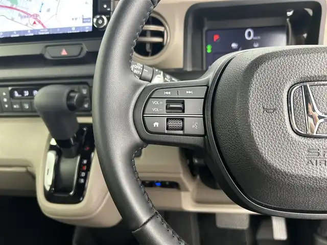 ホンダ Ｎ ＢＯＸ JOY ターボ 千葉県 2024(令6)年 0.2万km ベージュⅡ 禁煙車/純正9型ナビ/・LXU-242NBi/・CD/DVD/BT/ACP/AA/フルセグ/Honda SENSING/・衝突軽減ブレーキ（CMBS）/・先行車発進お知らせ機能/・歩行者事故低減ステアリング/・路外逸脱抑制機能/・標識認識機能/・渋滞追従機能付アダプティブクルーズコントロール（ACC）/・車線維持支援システム（LKAS）/・誤発進抑制機能/・後方誤発進抑制機能/・近距離衝突軽減ブレーキ/・急アクセル抑制機能/・パーキングセンサーシステム/・オートハイビーム/バックカメラ/7インチTFT液晶メーター/電子制御パーキングブレーキ/オートブレーキホールド機能/ETC/前席シートヒーター/ハーフレザーシート/両側パワースライドドア/コーナーセンサー/パドルシフト/LEDヘッドライト/スマートキー/スペアキー