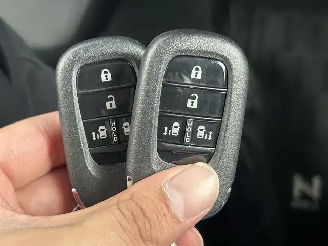 ホンダ Ｎ ＢＯＸ JOY ターボ 千葉県 2024(令6)年 0.2万km ベージュⅡ 禁煙車/純正9型ナビ/・LXU-242NBi/・CD/DVD/BT/ACP/AA/フルセグ/Honda SENSING/・衝突軽減ブレーキ（CMBS）/・先行車発進お知らせ機能/・歩行者事故低減ステアリング/・路外逸脱抑制機能/・標識認識機能/・渋滞追従機能付アダプティブクルーズコントロール（ACC）/・車線維持支援システム（LKAS）/・誤発進抑制機能/・後方誤発進抑制機能/・近距離衝突軽減ブレーキ/・急アクセル抑制機能/・パーキングセンサーシステム/・オートハイビーム/バックカメラ/7インチTFT液晶メーター/電子制御パーキングブレーキ/オートブレーキホールド機能/ETC/前席シートヒーター/ハーフレザーシート/両側パワースライドドア/コーナーセンサー/パドルシフト/LEDヘッドライト/スマートキー/スペアキー