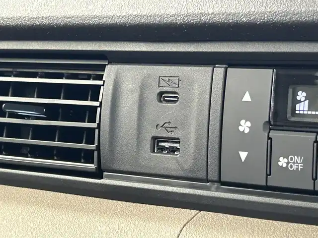 ホンダ Ｎ ＢＯＸ JOY ターボ 千葉県 2024(令6)年 0.2万km ベージュⅡ 禁煙車/純正9型ナビ/・LXU-242NBi/・CD/DVD/BT/ACP/AA/フルセグ/Honda SENSING/・衝突軽減ブレーキ（CMBS）/・先行車発進お知らせ機能/・歩行者事故低減ステアリング/・路外逸脱抑制機能/・標識認識機能/・渋滞追従機能付アダプティブクルーズコントロール（ACC）/・車線維持支援システム（LKAS）/・誤発進抑制機能/・後方誤発進抑制機能/・近距離衝突軽減ブレーキ/・急アクセル抑制機能/・パーキングセンサーシステム/・オートハイビーム/バックカメラ/7インチTFT液晶メーター/電子制御パーキングブレーキ/オートブレーキホールド機能/ETC/前席シートヒーター/ハーフレザーシート/両側パワースライドドア/コーナーセンサー/パドルシフト/LEDヘッドライト/スマートキー/スペアキー