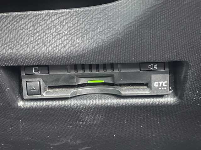 トヨタ アクア S 三重県 2017(平29)年 10.7万km ディープアメジストマイカメタリック 純正メモリナビ/バックカメラ/スマートエントリーパッケージ/（スマートキー/プッシュスタート/オートライト）/175/65R15タイヤ/　＊15インチフルホイールキャップ/プライバシーガラス/リアワイパー/SRSエアバック（運転席/助手席）/オートエアコン/パワーウィンドウ（フロント/リア）/バニティミラー（運転席/助手席）/シートバックポケット/アシストグリップ/コートフック