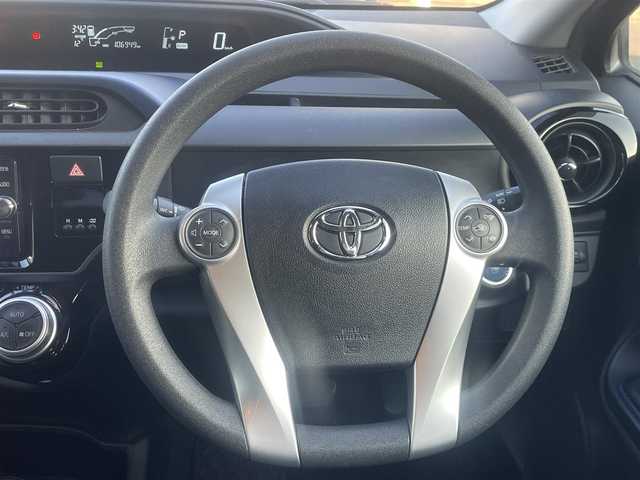 トヨタ アクア S 三重県 2017(平29)年 10.7万km ディープアメジストマイカメタリック 純正メモリナビ/バックカメラ/スマートエントリーパッケージ/（スマートキー/プッシュスタート/オートライト）/175/65R15タイヤ/　＊15インチフルホイールキャップ/プライバシーガラス/リアワイパー/SRSエアバック（運転席/助手席）/オートエアコン/パワーウィンドウ（フロント/リア）/バニティミラー（運転席/助手席）/シートバックポケット/アシストグリップ/コートフック