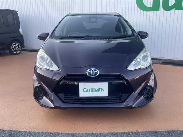 トヨタ アクア S 三重県 2017(平29)年 10.7万km ディープアメジストマイカメタリック 純正メモリナビ/バックカメラ/スマートエントリーパッケージ/（スマートキー/プッシュスタート/オートライト）/175/65R15タイヤ/　＊15インチフルホイールキャップ/プライバシーガラス/リアワイパー/SRSエアバック（運転席/助手席）/オートエアコン/パワーウィンドウ（フロント/リア）/バニティミラー（運転席/助手席）/シートバックポケット/アシストグリップ/コートフック