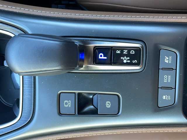 レクサス ＬＢＸ リラックス 栃木県 2024(令6)年 0.7万km ソニッククロム 純正ナビ/Ｂｌｕｅｔｏｏｔｈ/フルセグＴＶ/アラウンドビューモニター/ヘッドアップディスプレイ/ロードサインアシスト/パドルシフト/ステアリングヒーター/レザーシート/パワーシート/シートヒーター/クルーズコントロール/純正フロアマット/純正アルミホイール/パワーバックドア/ETC/ABS/横滑り防止機能/コーナーセンサー/レーンキープアシスト/盗難防止装置/衝突被害軽減システム