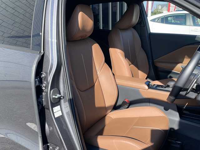 レクサス ＬＢＸ リラックス 栃木県 2024(令6)年 0.7万km ソニッククロム 純正ナビ/Ｂｌｕｅｔｏｏｔｈ/フルセグＴＶ/アラウンドビューモニター/ヘッドアップディスプレイ/ロードサインアシスト/パドルシフト/ステアリングヒーター/レザーシート/パワーシート/シートヒーター/クルーズコントロール/純正フロアマット/純正アルミホイール/パワーバックドア/ETC/ABS/横滑り防止機能/コーナーセンサー/レーンキープアシスト/盗難防止装置/衝突被害軽減システム