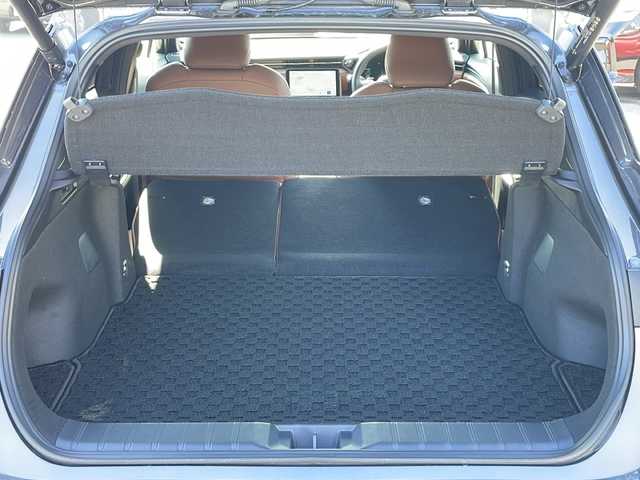 レクサス ＬＢＸ リラックス 栃木県 2024(令6)年 0.7万km ソニッククロム 純正ナビ/Ｂｌｕｅｔｏｏｔｈ/フルセグＴＶ/アラウンドビューモニター/ヘッドアップディスプレイ/ロードサインアシスト/パドルシフト/ステアリングヒーター/レザーシート/パワーシート/シートヒーター/クルーズコントロール/純正フロアマット/純正アルミホイール/パワーバックドア/ETC/ABS/横滑り防止機能/コーナーセンサー/レーンキープアシスト/盗難防止装置/衝突被害軽減システム