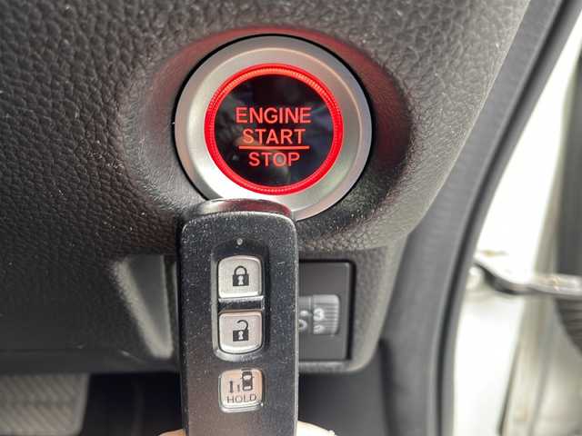 ホンダ Ｎ ＢＯＸ カスタム L 三重県 2021(令3)年 4.5万km プラチナホワイトパール 純正SDナビ、フルセグTV/純正CD、DVD再生、Bluetooth/片側パワースライドドア/ホンダセンシング/衝突軽減ブレーキ/レーンキープアシスト/追従型クルーズコントロール/前後ドライブレコーダー/前席シートヒーター/純正アルミ14インチ/バックカメラ/スマートキー/プッシュスタート/LEDオートライト/フォグランプ/ETC/USB給電/ステアリングリモコン/コーナーセンサー/ウィンカーミラー/フロアマット/ドアバイザー