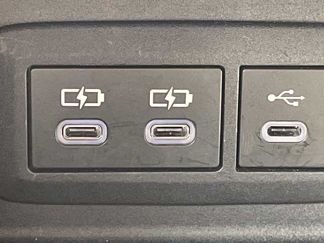 トヨタ ハリアー ハイブリッド G 道北・旭川 2023(令5)年 2.8万km プレシャスブラックパール /４WD//禁煙車//12.3インチ純正ディスプレイオーディオ/BT/USB/TV//バックカメラ//12.3インチTFTカラーメーター//ビルトインETC2.0//デジタルインナーミラー//前後ドライブレコーダー//パワーバックドア//左右独立オートエアコン//トヨタセーフティーセンス//OPブラインドスポットモニター//OPパーキングサポートブレーキ/PCS/LTA/LDA/RSA/AHS/PKSB/レーダークルーズコントロール//ミラーヒーター//革巻きステアリング//ステアリングスイッチ//ハーフレザーシート//運転席パワーシート//オートライト//LEDヘッドライト//LEDフォグランプ//ミラーウィンカー//スマートキー//スペアキー//プッシュスタート//保証書