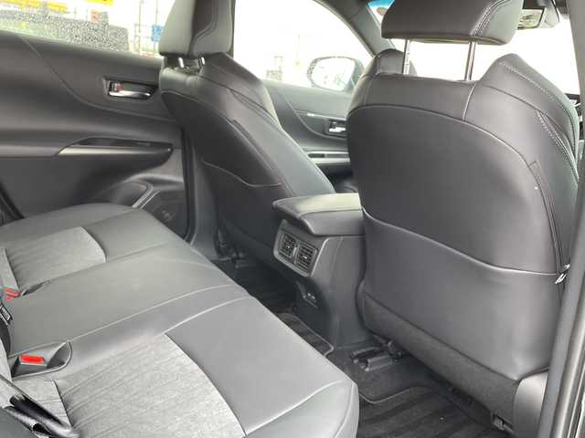 トヨタ ハリアー ハイブリッド G 道北・旭川 2023(令5)年 2.8万km プレシャスブラックパール /４WD//禁煙車//12.3インチ純正ディスプレイオーディオ/BT/USB/TV//バックカメラ//12.3インチTFTカラーメーター//ビルトインETC2.0//デジタルインナーミラー//前後ドライブレコーダー//パワーバックドア//左右独立オートエアコン//トヨタセーフティーセンス//OPブラインドスポットモニター//OPパーキングサポートブレーキ/PCS/LTA/LDA/RSA/AHS/PKSB/レーダークルーズコントロール//ミラーヒーター//革巻きステアリング//ステアリングスイッチ//ハーフレザーシート//運転席パワーシート//オートライト//LEDヘッドライト//LEDフォグランプ//ミラーウィンカー//スマートキー//スペアキー//プッシュスタート//保証書