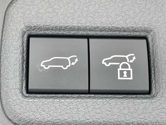 トヨタ ハリアー ハイブリッド G 道北・旭川 2023(令5)年 2.8万km プレシャスブラックパール /４WD//禁煙車//12.3インチ純正ディスプレイオーディオ/BT/USB/TV//バックカメラ//12.3インチTFTカラーメーター//ビルトインETC2.0//デジタルインナーミラー//前後ドライブレコーダー//パワーバックドア//左右独立オートエアコン//トヨタセーフティーセンス//OPブラインドスポットモニター//OPパーキングサポートブレーキ/PCS/LTA/LDA/RSA/AHS/PKSB/レーダークルーズコントロール//ミラーヒーター//革巻きステアリング//ステアリングスイッチ//ハーフレザーシート//運転席パワーシート//オートライト//LEDヘッドライト//LEDフォグランプ//ミラーウィンカー//スマートキー//スペアキー//プッシュスタート//保証書