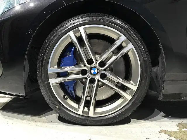 ＢＭＷ Ｍ１３５ｉ xDrive 道央・札幌 2020(令2)年 3.2万km サファイアブラックP Mスポーツシート/パーキング・アシスト/　・PDC/　・パーキングアシスト(並列・縦列)/　・リアビューカメラ/　・リバース・アシスト/　・アクティブPDC/ドライビング・アシスト/　・レーンディパーチャーウォーニング/　・レーン・チェンジ・ウォーニング/　・前車接近警告機能/　・クロストラフィックウォーニング/　・トラフィック・サイン・アシスト/コンフォートpkg/　・オートマチックテールゲートオペレーション/　・ACC/idriveナビゲーションpkg/　・BMWコックピット/　・HDDナビゲーションシステム/　・BMWインテリジェントパーソナルアシスタント/　・ITSスポット対応/　・BMWコネクテッド・ドライブ・プロフェッショナル/パワーシート(D/N)/シートヒーター(D/N)/ワイヤレスチャージング/LEDヘッドライト/オートライト/レインセンサー/ETC