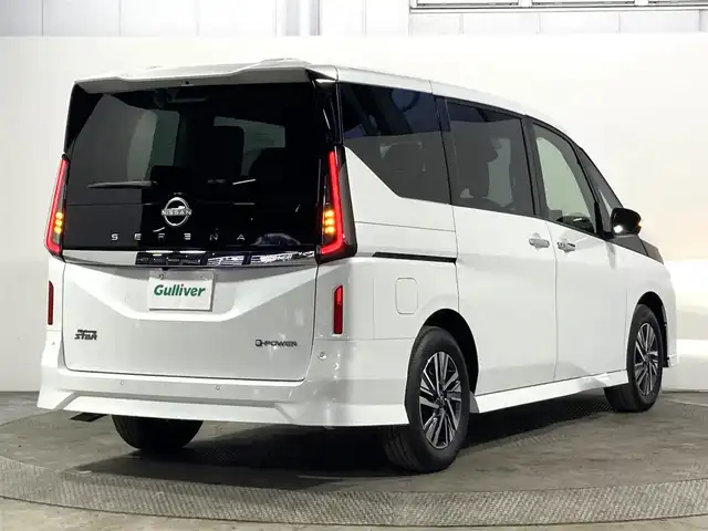 日産 セレナ e－パワー ハイウェイスター V 大阪府 2025(令7)年 0.1万km未満 プリズムホワイト 登録済未使用車 プロパイロット 純正ナビ(フルセグ/Bluetooth) 後席モニター 360カメラ ETC 衝突軽減 BSM デジタルインナーミラー 置くだけ充電 両側パワースライドドア ドラレコ