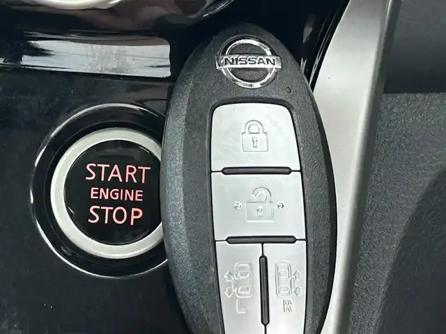日産 セレナ ハイウェイスター 熊本県 2017(平29)年 6.4万km ダイヤモンドブラック 禁煙車/純正9インチナビMM516D-L（CD・DVD・フルセグ・BT・SD・AUX・ipod・USB・HDMI）/全周囲カメラ/ETC/アルパインフリップダウンモニター/両側パワースライドドア/レーダークルーズコントロール/プロパイロット/衝突軽減ブレーキ/横滑り防止/車両接近通報装置/ふらつき警報機能/アイドリングストップ/前後クリアランスソナー/デジタルインナーミラー/純正フロアマット/純正１６インチAW/オートライト/LEDヘッドライト/フォグライト/スマートキー/プッシュスタート