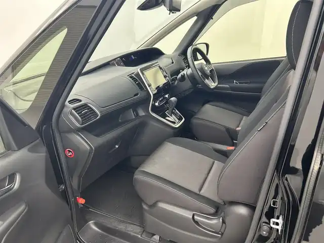 日産 セレナ ハイウェイスター 熊本県 2017(平29)年 6.4万km ダイヤモンドブラック 禁煙車/純正9インチナビMM516D-L（CD・DVD・フルセグ・BT・SD・AUX・ipod・USB・HDMI）/全周囲カメラ/ETC/アルパインフリップダウンモニター/両側パワースライドドア/レーダークルーズコントロール/プロパイロット/衝突軽減ブレーキ/横滑り防止/車両接近通報装置/ふらつき警報機能/アイドリングストップ/前後クリアランスソナー/デジタルインナーミラー/純正フロアマット/純正１６インチAW/オートライト/LEDヘッドライト/フォグライト/スマートキー/プッシュスタート