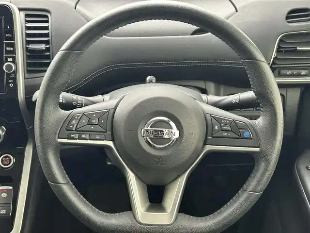 日産 セレナ ハイウェイスター 熊本県 2017(平29)年 6.4万km ダイヤモンドブラック 禁煙車/純正9インチナビMM516D-L（CD・DVD・フルセグ・BT・SD・AUX・ipod・USB・HDMI）/全周囲カメラ/ETC/アルパインフリップダウンモニター/両側パワースライドドア/レーダークルーズコントロール/プロパイロット/衝突軽減ブレーキ/横滑り防止/車両接近通報装置/ふらつき警報機能/アイドリングストップ/前後クリアランスソナー/デジタルインナーミラー/純正フロアマット/純正１６インチAW/オートライト/LEDヘッドライト/フォグライト/スマートキー/プッシュスタート
