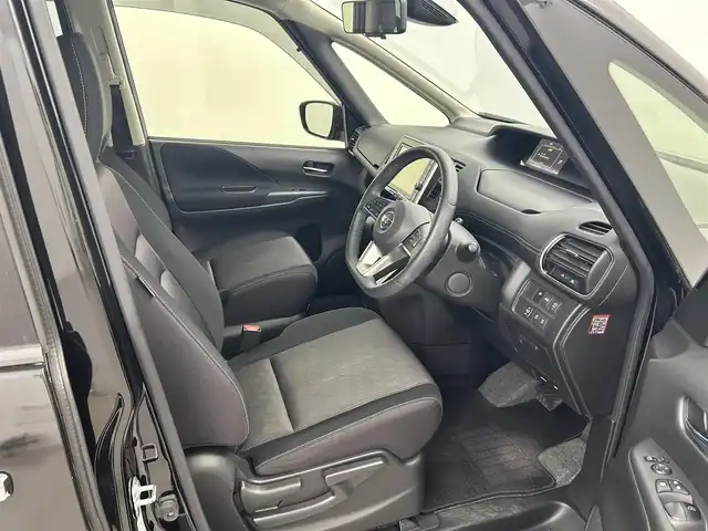 日産 セレナ ハイウェイスター 熊本県 2017(平29)年 6.4万km ダイヤモンドブラック 禁煙車/純正9インチナビMM516D-L（CD・DVD・フルセグ・BT・SD・AUX・ipod・USB・HDMI）/全周囲カメラ/ETC/アルパインフリップダウンモニター/両側パワースライドドア/レーダークルーズコントロール/プロパイロット/衝突軽減ブレーキ/横滑り防止/車両接近通報装置/ふらつき警報機能/アイドリングストップ/前後クリアランスソナー/デジタルインナーミラー/純正フロアマット/純正１６インチAW/オートライト/LEDヘッドライト/フォグライト/スマートキー/プッシュスタート