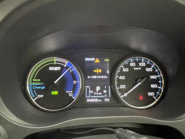 三菱 アウトランダー ＰＨＥＶ G Limited Edition 宮城県 2020(令2)年 4.5万km シルキーホワイト 4WD/Bluetooth/CD/DVD/AM/FM/ステアリングヒーター/前席シートヒーター/クルーズコントロール/パドルシフト/レーンキープアシスト/衝突被害軽減システム/前後コーナーセンサー/LEDヘッドライト/スペアキー×1/純正フロアマット/充電ケーブル車載