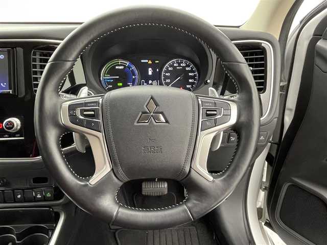 三菱 アウトランダー ＰＨＥＶ G Limited Edition 宮城県 2020(令2)年 4.5万km シルキーホワイト 4WD/Bluetooth/CD/DVD/AM/FM/ステアリングヒーター/前席シートヒーター/クルーズコントロール/パドルシフト/レーンキープアシスト/衝突被害軽減システム/前後コーナーセンサー/LEDヘッドライト/スペアキー×1/純正フロアマット/充電ケーブル車載