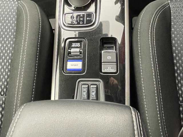 三菱 アウトランダー ＰＨＥＶ G Limited Edition 宮城県 2020(令2)年 4.5万km シルキーホワイト 4WD/Bluetooth/CD/DVD/AM/FM/ステアリングヒーター/前席シートヒーター/クルーズコントロール/パドルシフト/レーンキープアシスト/衝突被害軽減システム/前後コーナーセンサー/LEDヘッドライト/スペアキー×1/純正フロアマット/充電ケーブル車載